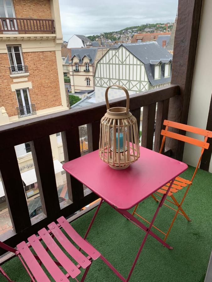 Duplex Au Coeur De Deauville Avec Vue Imprenable Et Parking Prive Exterior foto